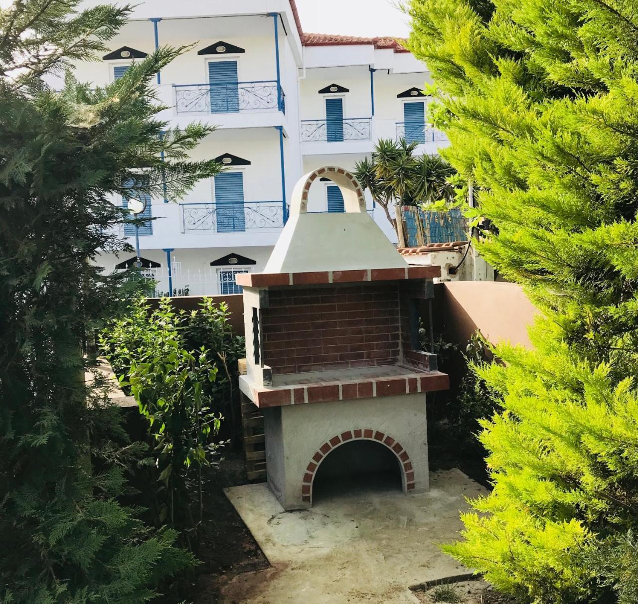 Ellinfos Aparthotel Hanioti Exterior foto